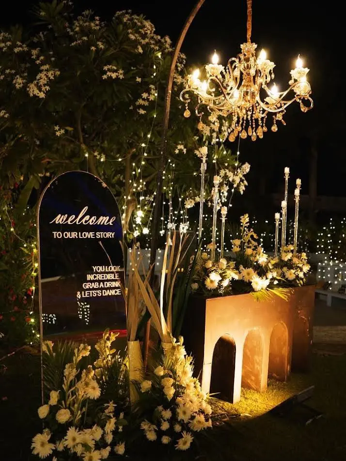 Wedding welcome decor with chandelier by Shivam Tent House